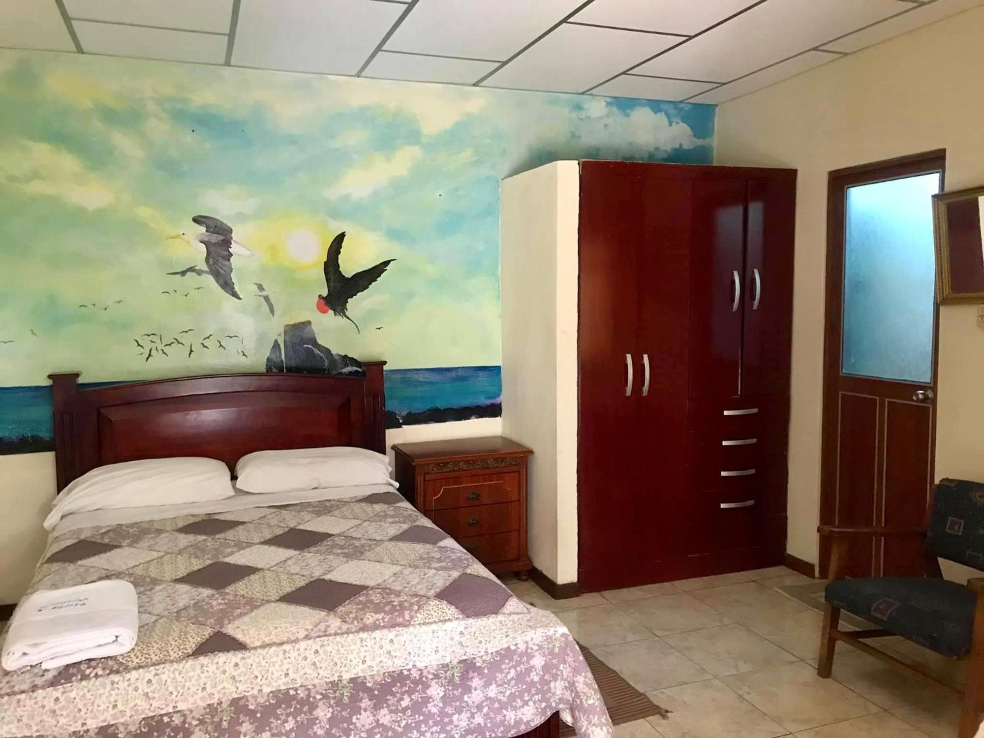 Nelyza'S Suites & Adventure Puerto Ayora Kültér fotó